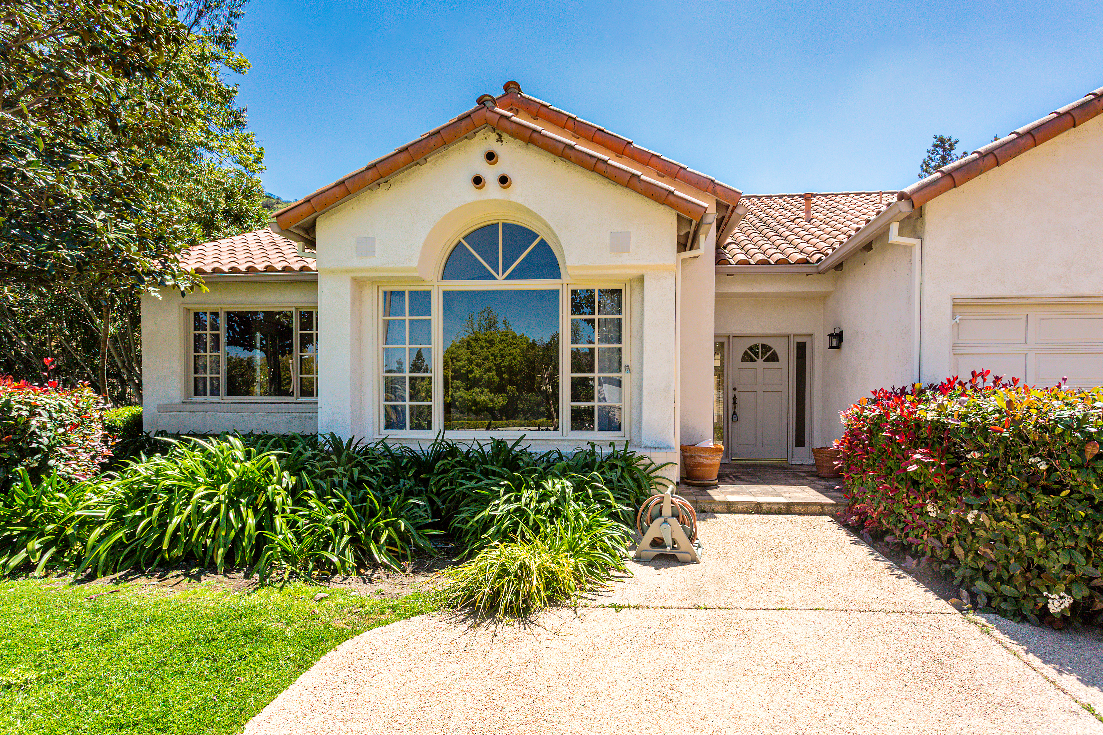 Denver Springs home exterior before renovation