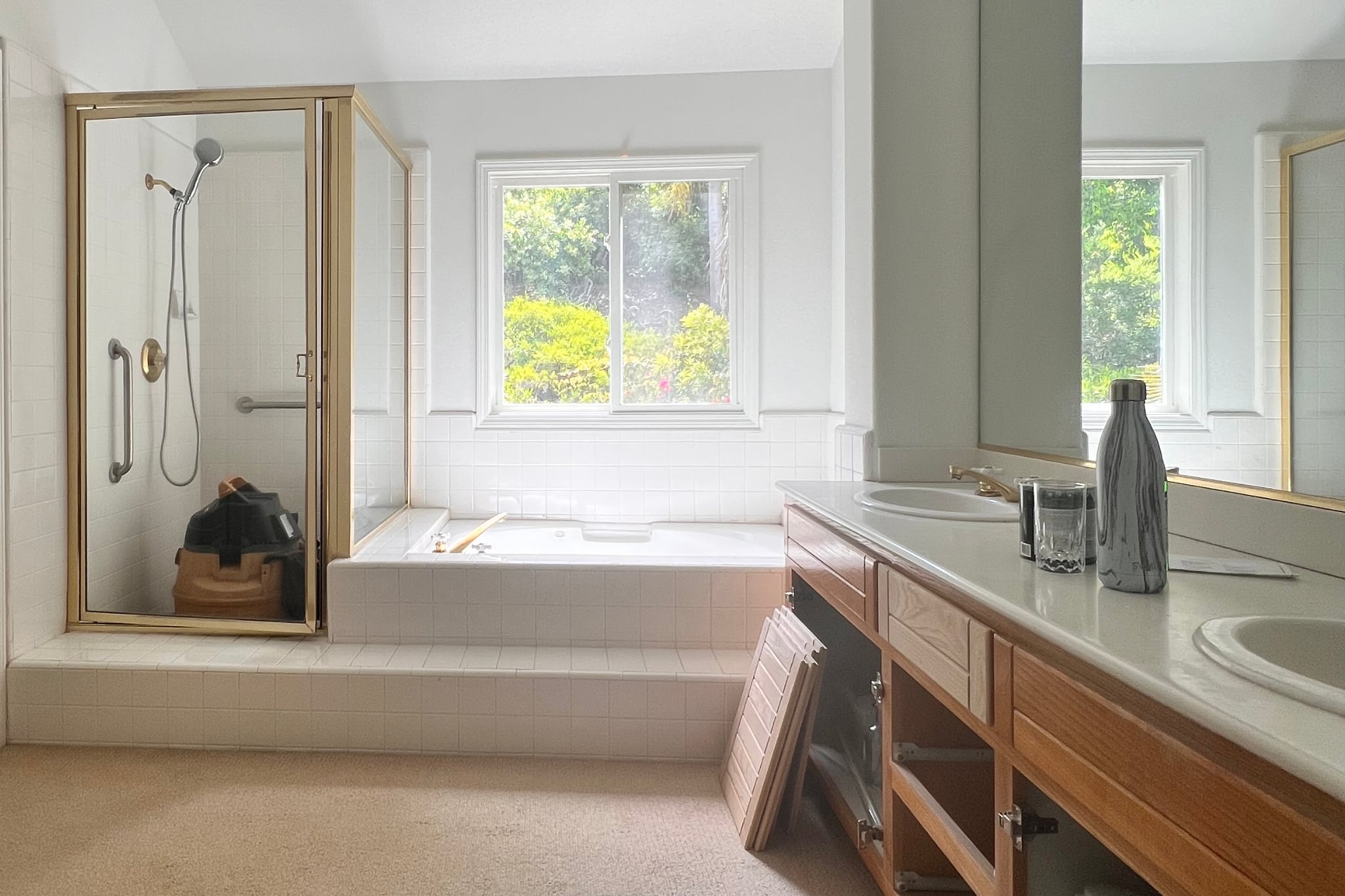 Palisades upstairs bathroom before renovation